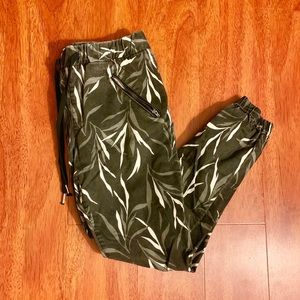 Leaf Print Cuffed Chino